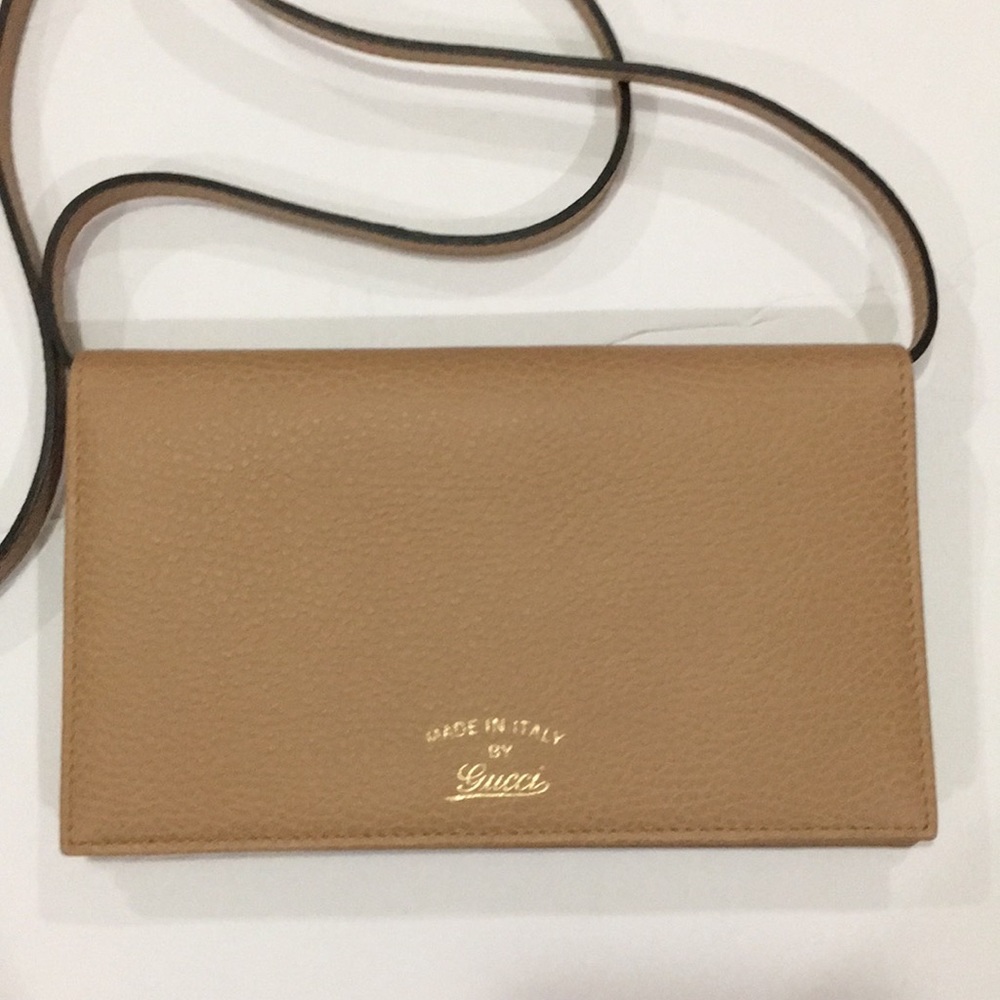 LIKE New Gucci crossbody wallet purse